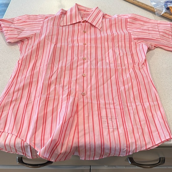 VINTAGE PINK SHORT SLEEVE BUTTON-UP SHIRT - HAMPSHIRE HOUSE BY VAN HEUSEN - - Picture 3 of 14